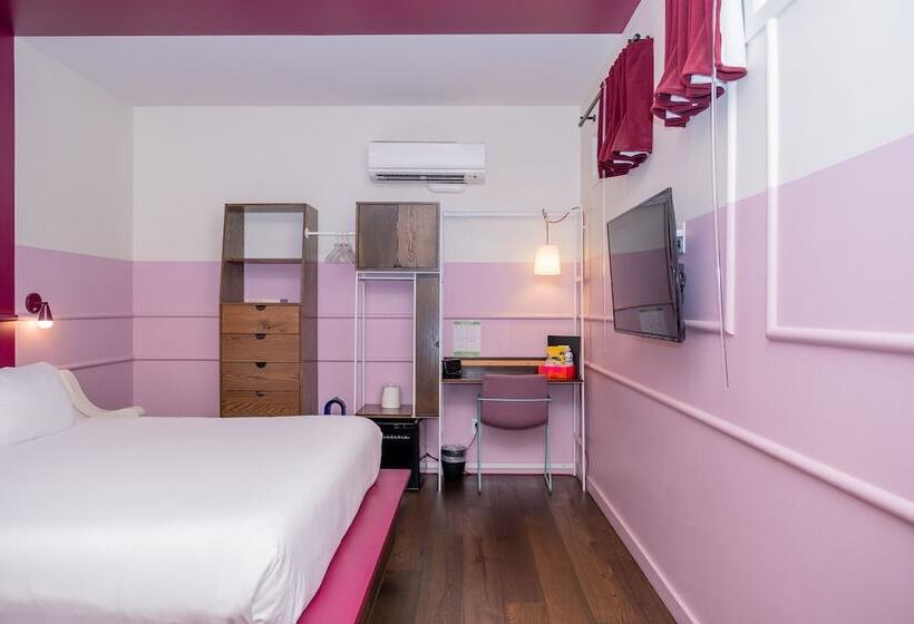 غرفة قياسية سرير كينج, The Russell