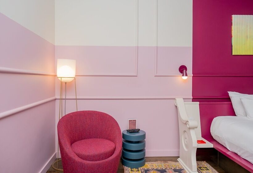 غرفة قياسية سرير كينج, The Russell