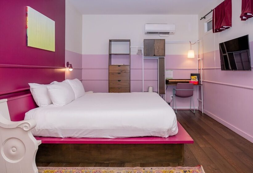 غرفة قياسية سرير كينج, The Russell