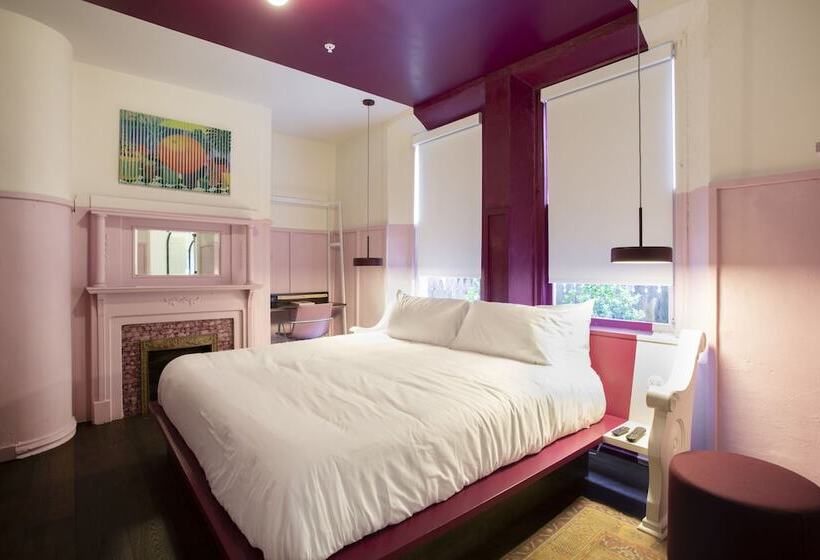 غرفة ديلوكس سرير كينج, The Russell