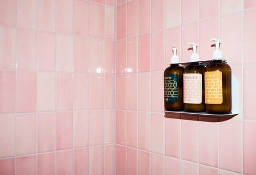 غرفة قياسية سرير ملكى, The Russell