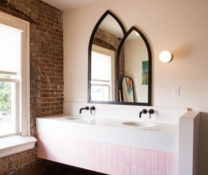 غرفة قياسية سرير ملكى, The Russell