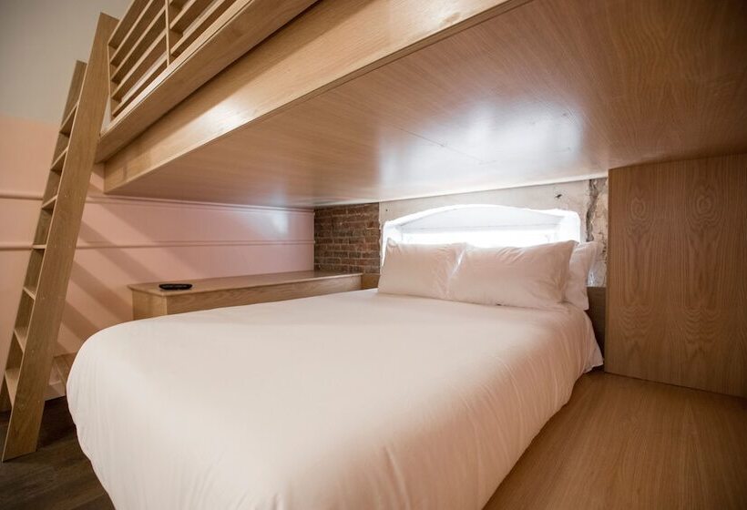 غرفة قياسية سرير ملكى, The Russell