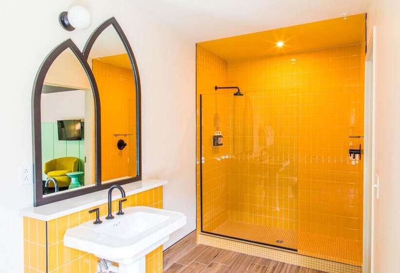 غرفة ديلوكس سرير كينج, The Russell