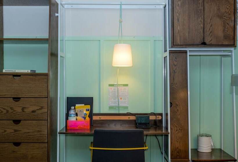 غرفة ديلوكس سرير كينج, The Russell