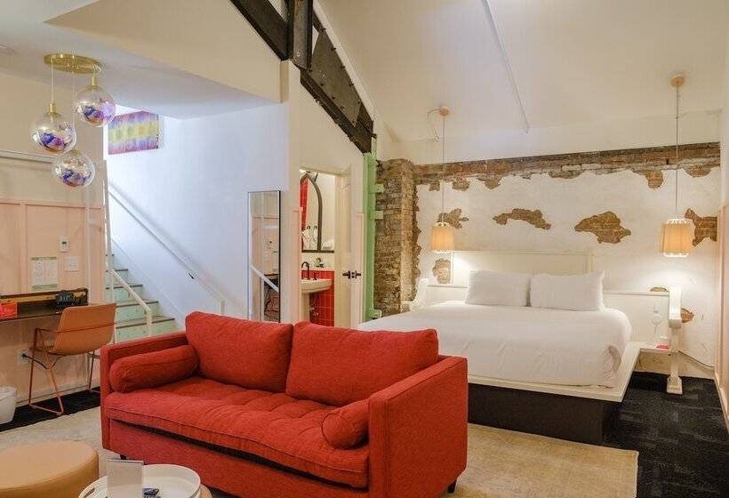 جناح, The Russell