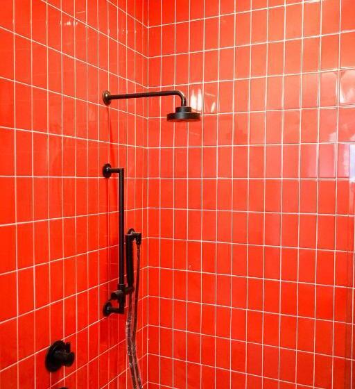 غرفة قياسية سرير ملكى, The Russell