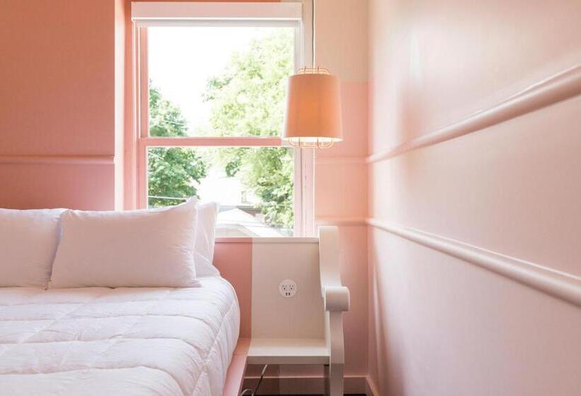 غرفة قياسية سرير ملكى, The Russell