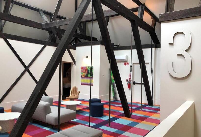 غرفة قياسية سرير كينج, The Russell