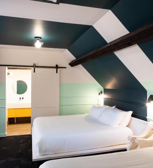 غرفة قياسية سرير كينج, The Russell