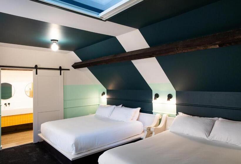 غرفة قياسية سرير كينج, The Russell