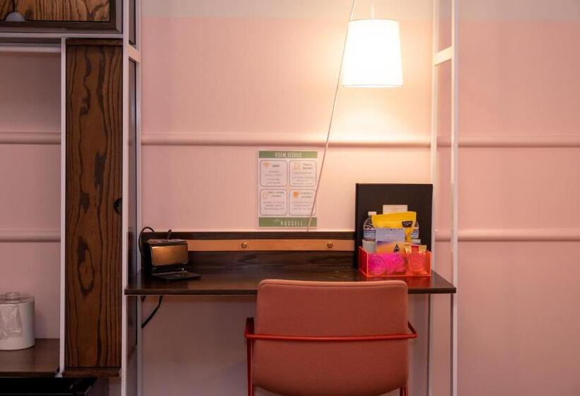 غرفة قياسية سرير كينج, The Russell