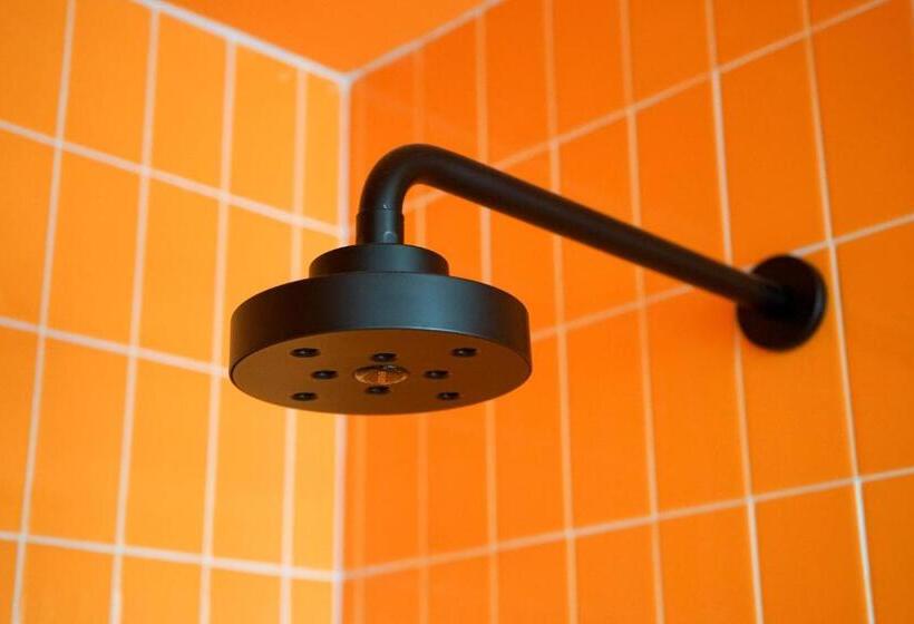 غرفة كلاسيكية سرير كينج, The Russell