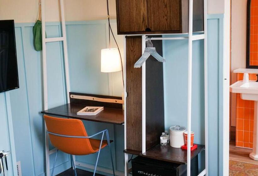 غرفة كلاسيكية سرير كينج, The Russell