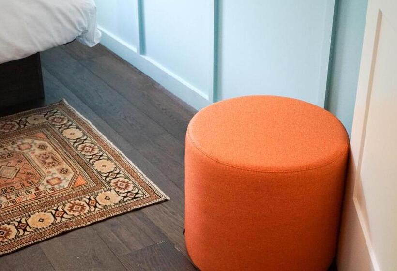 غرفة كلاسيكية سرير كينج, The Russell