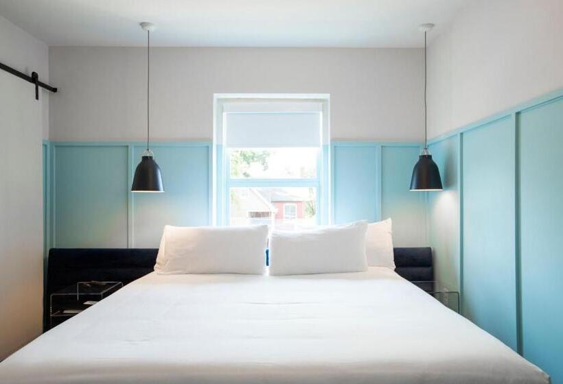 غرفة كلاسيكية سرير كينج, The Russell