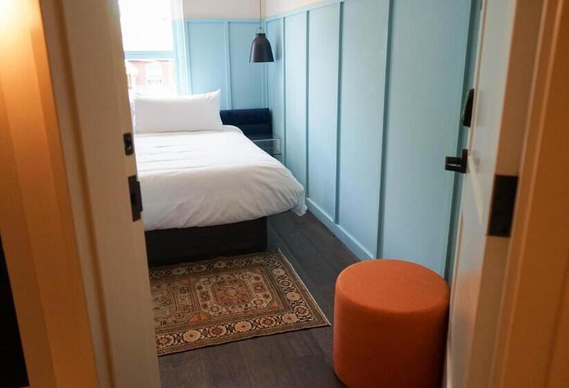 غرفة كلاسيكية سرير كينج, The Russell