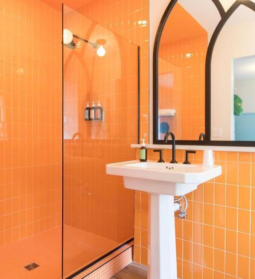 غرفة كلاسيكية سرير كينج, The Russell