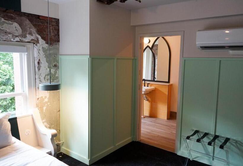 غرفة ديلوكس سرير كينج, The Russell