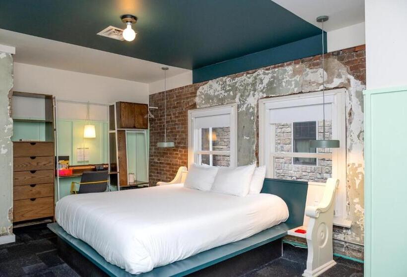 غرفة ديلوكس سرير كينج, The Russell