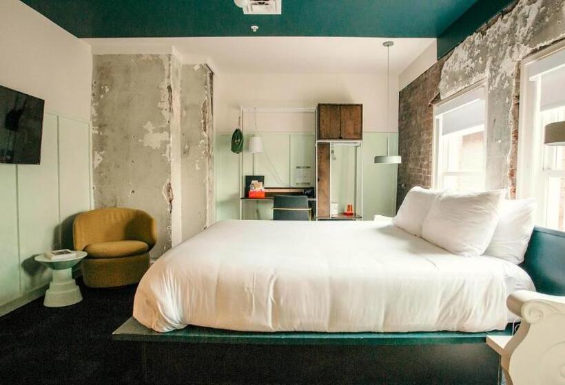 غرفة ديلوكس سرير كينج, The Russell