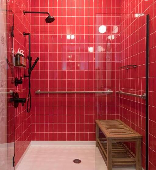 غرفة ديلوكس سرير كينج, The Russell