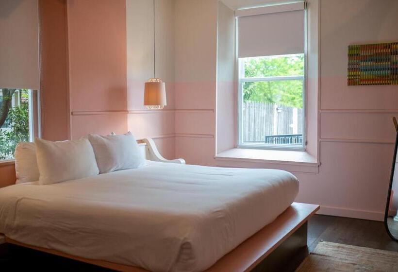 غرفة ديلوكس سرير كينج, The Russell