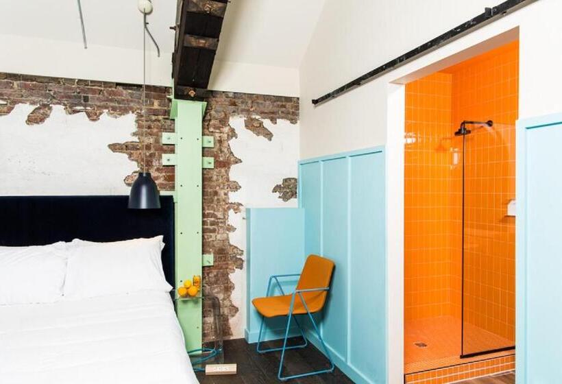 غرفة ديلوكس سرير ملكى, The Russell