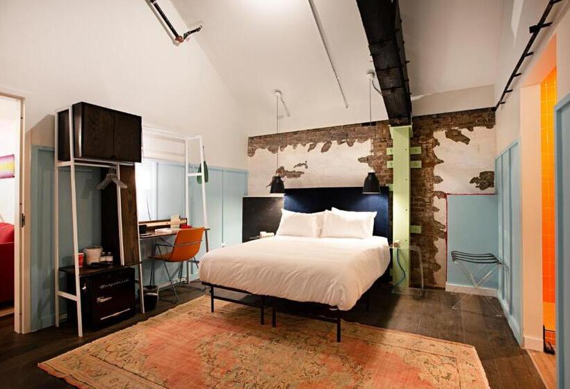 غرفة ديلوكس سرير ملكى, The Russell