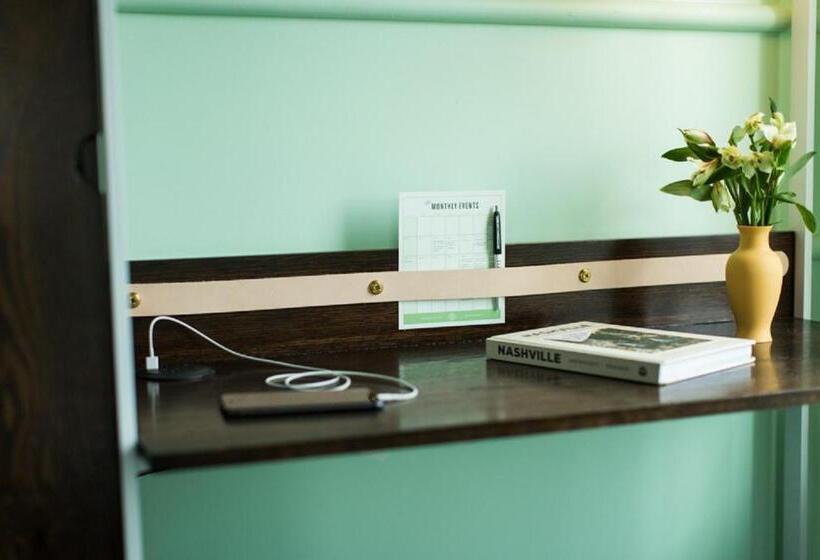 غرفة قياسية سرير ملكى, The Russell