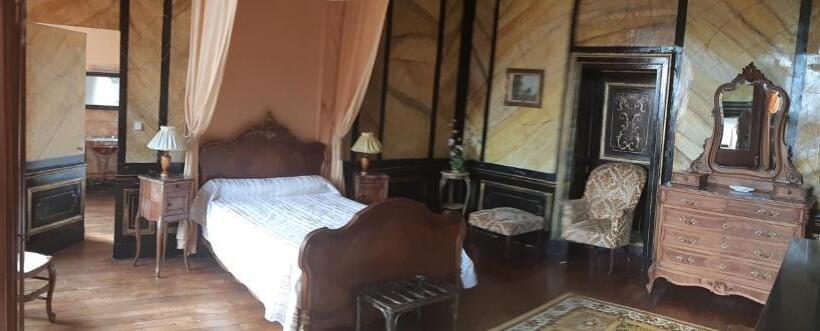 غرفة قياسية, Chateau De Longeville