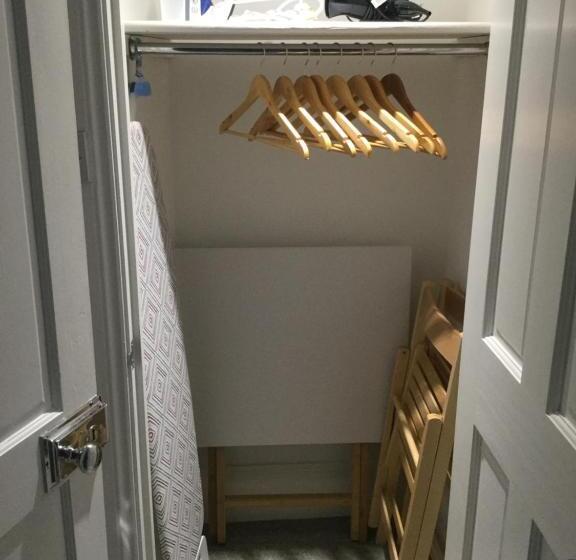 غرفة قياسية, Glebe House