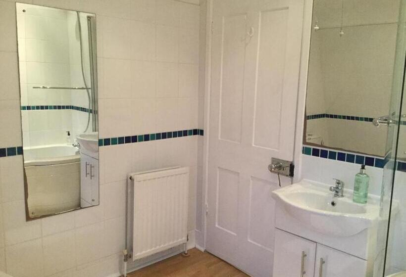 غرفة قياسية فردية, Glebe House