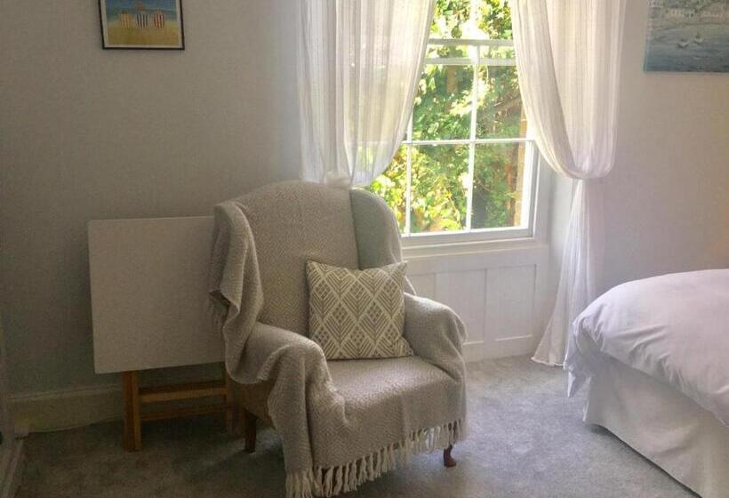 Семейный Номер, Glebe House