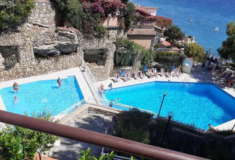 آپارتمان 1 خوابه با چشم‌انداز دریا, Conca Verde C21  Beach Front Little Villas Pool, Private Jacuzzi Sea View