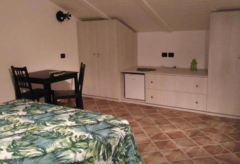 Standard room with outdoor bath, La Fuga Affittacamere