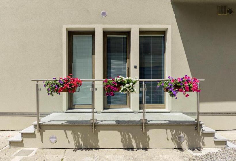 شقة غرفتين, Le Rondini