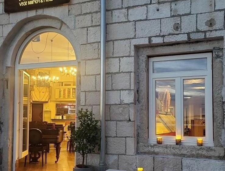 آپارتمان 1 خوابه با تراس, Piranart Boutique Hotel & More