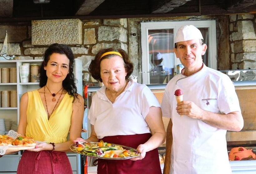 آپارتمان 1 خوابه همکف, Piranart Boutique Hotel & More