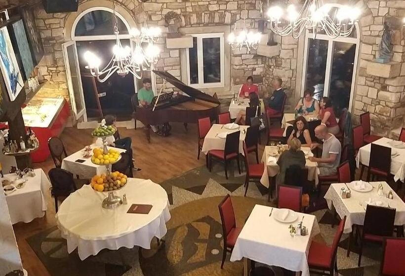 آپارتمان 1 خوابه با تراس, Piranart Boutique Hotel & More