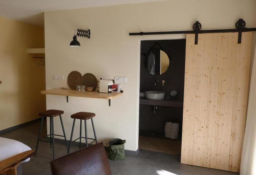 Номер Стандарт с Террасой, Trendy And Luxe B&b And Garden Suite