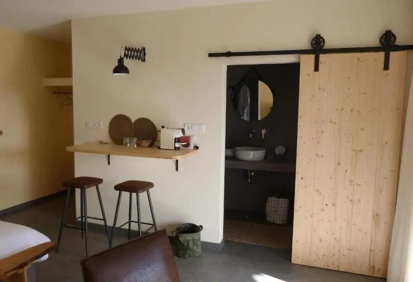 テラス付きスタンダードルーム, Trendy And Luxe B&b And Garden Suite