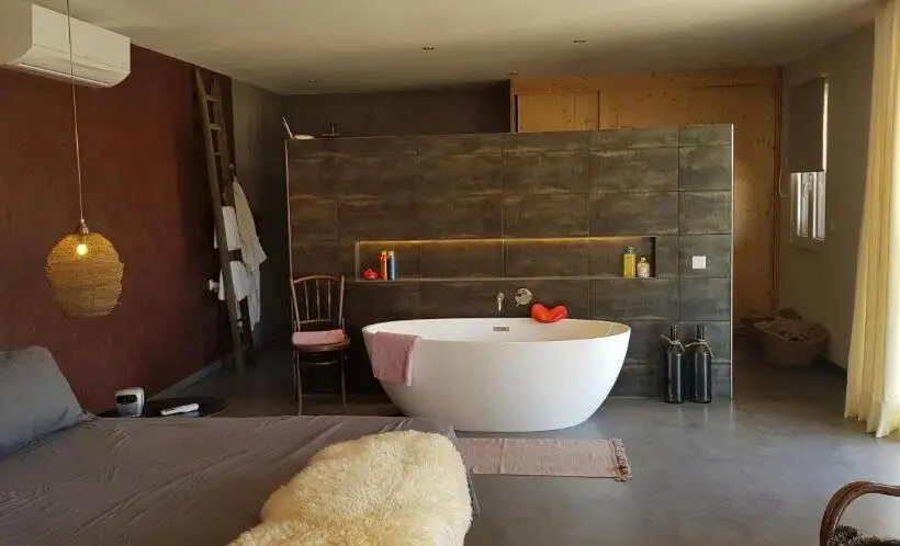 プールビュースイート, Trendy And Luxe B&b And Garden Suite