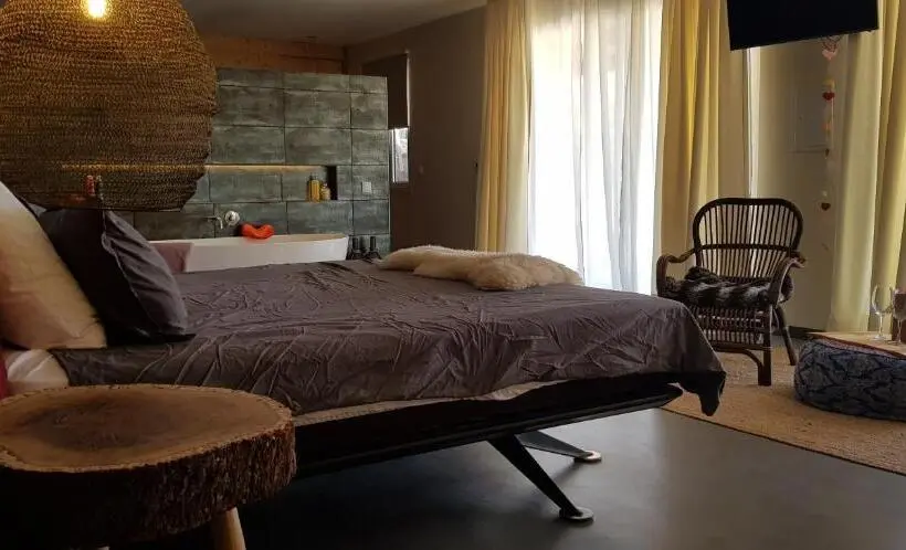 プールビュースイート, Trendy And Luxe B&b And Garden Suite