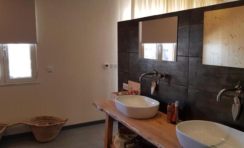 套房带泳池景, Trendy And Luxe B&b And Garden Suite