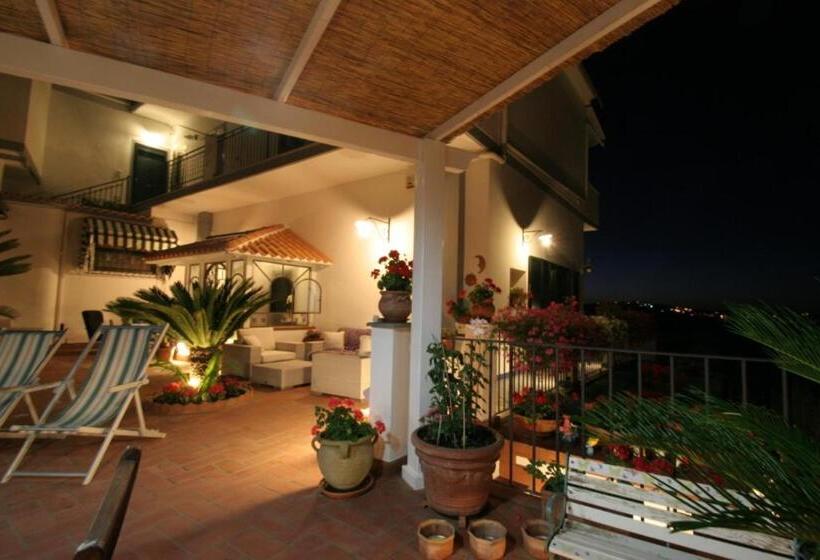 سوییت جونیور با چشم‌انداز دریا, B&b Dea Fortuna