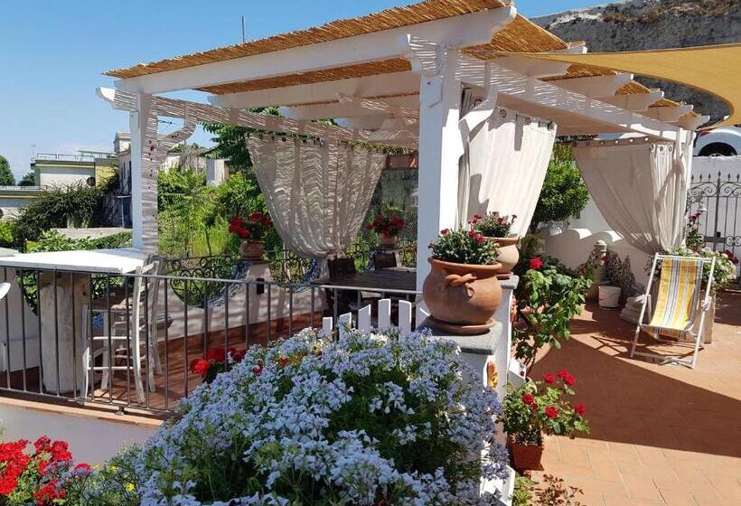 סוויטת ג'וניור נוף לים, B&b Dea Fortuna