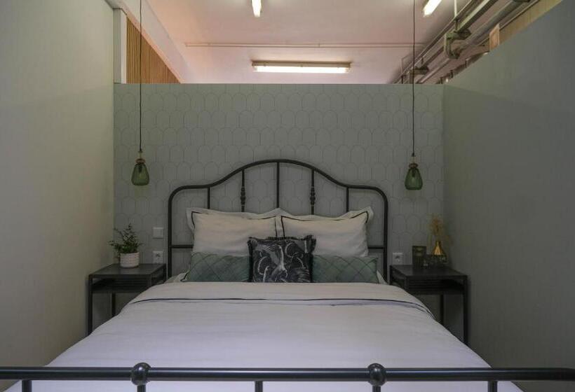 استودیوی استاندارد, B&b Sjlaope Biej De Sjlèchter