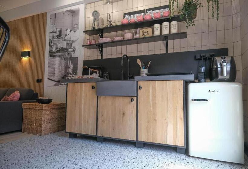 استودیوی استاندارد, B&b Sjlaope Biej De Sjlèchter
