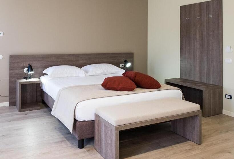 חדר סטנדרט לארבעה, Al Colle